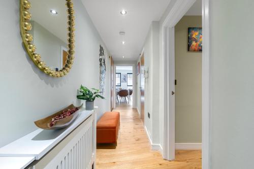 Luxury 70 sqm 1 Bedroom Hoxton Square London Near Old St Tube and Metro Sleeps 4 (F3 HP) in London