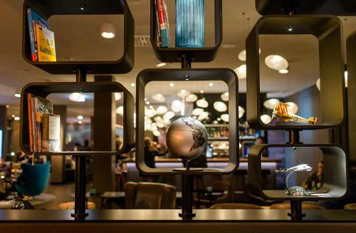 Motel One Frankfurt Airport - image 32