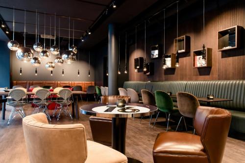 Motel One Frankfurt-Eastside - image 28