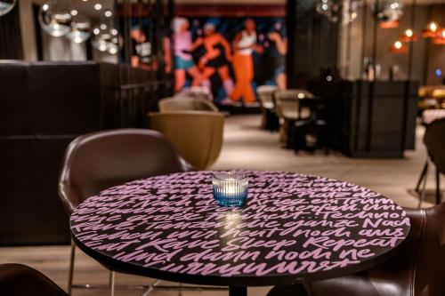 Motel One Berlin-Potsdamer Platz - image 12