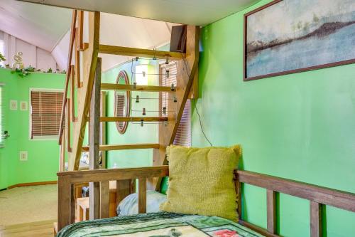 Cozy Cabin in Overton Glamping Community w/ Perks! in Kilgore (TX)