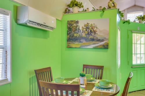 Cozy Cabin in Overton Glamping Community w/ Perks! in Kilgore (TX)