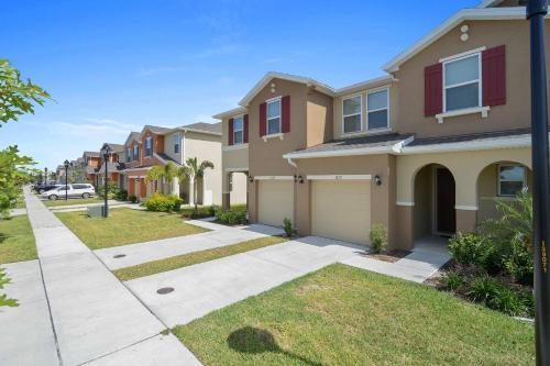 Four Bedrooms TownHome 5130 1