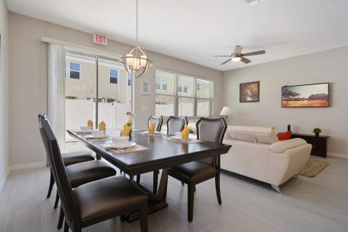 Four Bedrooms TownHome 5130 - image 19