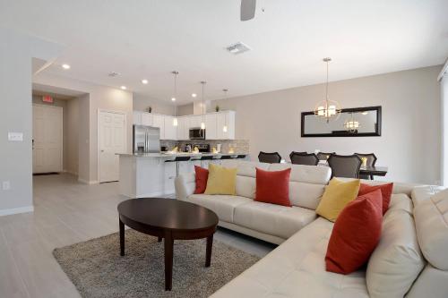 Four Bedrooms TownHome 5130 - image 17
