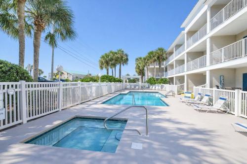 Condo with Gulf View & pool, beach access & bunks in Destin (FL)