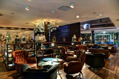 Motel One Hamburg am Michel - image 13