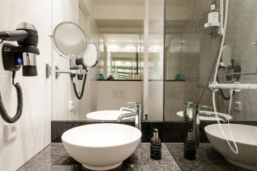 Motel One Frankfurt Messe - image 21