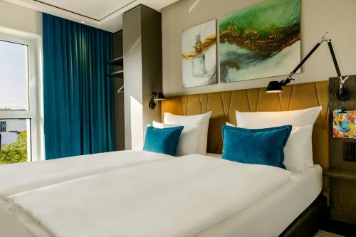 Motel One Köln-Waidmarkt - image 10