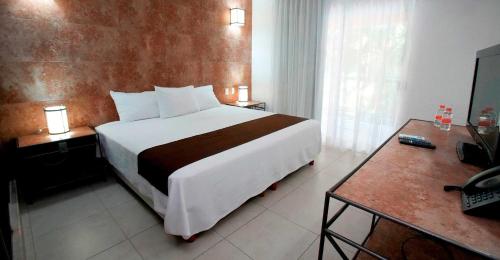 1 king bed, 2 double beds