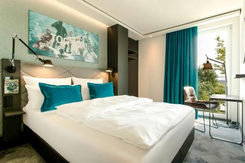 room detail thumbnail 1