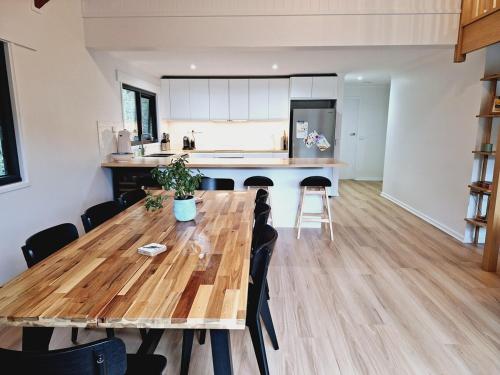 Moonlight Ridge Chalet in เมาท์บัตเลอร์