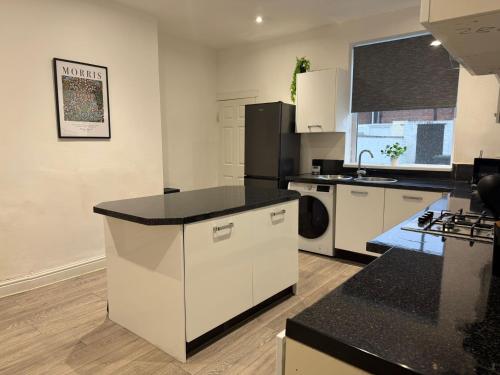 Kitchen, 3 Bed Stay for Families, Groups And Contractors in North Tyneside