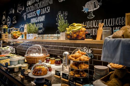 Motel One Stuttgart-Mitte - image 9