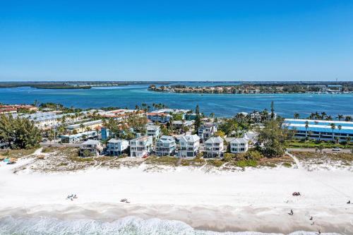 Anna Maria Island Beach Palms 5B in Bradenton Beach, USA