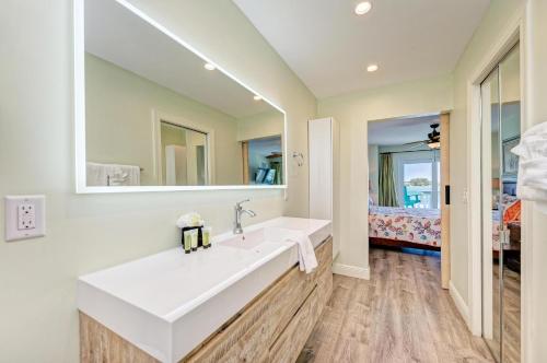 The Anna Maria Island Beach Palms 5B - image 29