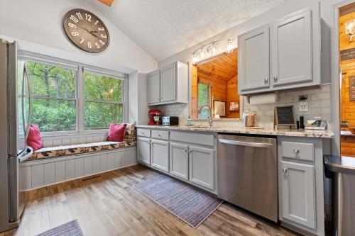 Bella Vita - Pet Friendly Cabin in Maggie Valley, USA
