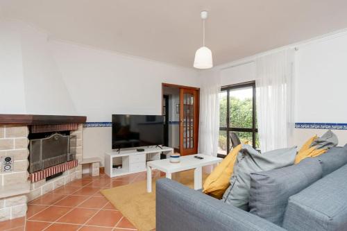 A Big Beautiful House near Santa Cruz beach in A-Dos-Cunhados