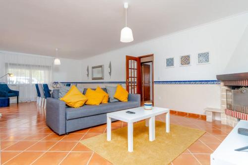 A Big Beautiful House near Santa Cruz beach in A-Dos-Cunhados
