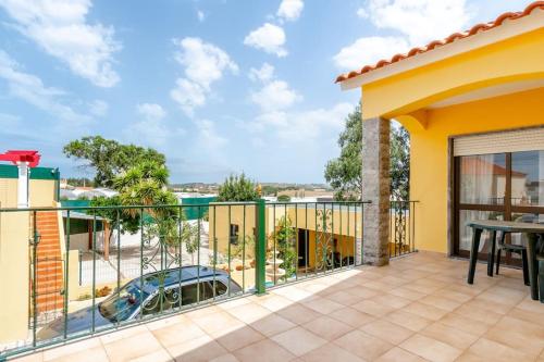A Big Beautiful House near Santa Cruz beach in A-Dos-Cunhados