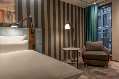 room detail thumbnail 1