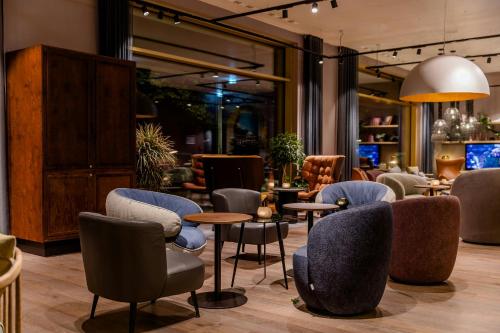 Bar/ Salón, Motel One Würzburg (Motel One Wurzburg) in Altstadt