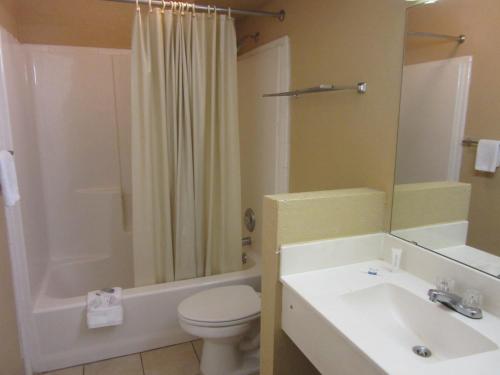 The Crossroads Hotel and Suites Irving