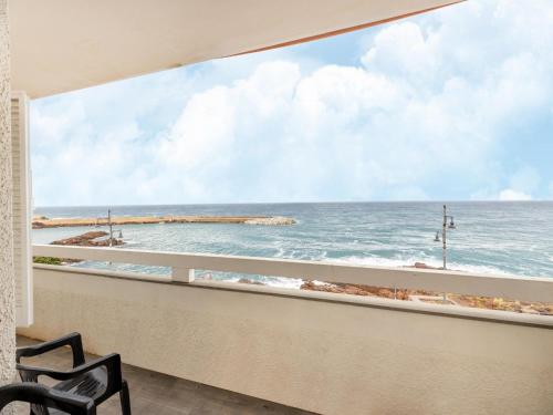 Beachfront terrace and air conditioning
