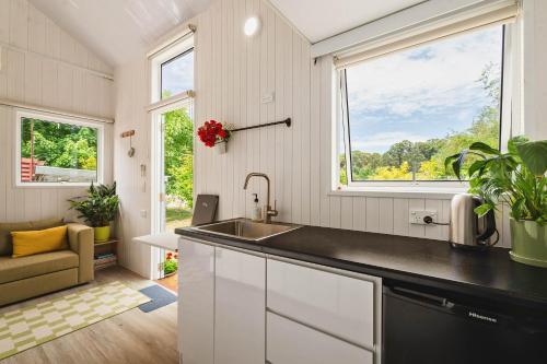 The Perch by Tiny Away in Korweinguboora