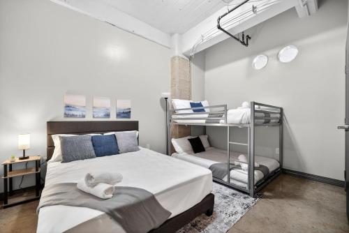 Modern Downtown Apartment | Pool, Laundry, Valet Parking – khách sạn tại Trung tâm thành phố Dallas
