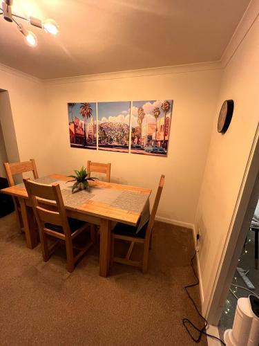 Cozy Twin Room Easy City Access Free Parking - image 7