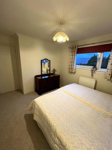 Cozy Twin Room Easy City Access Free Parking - image 5