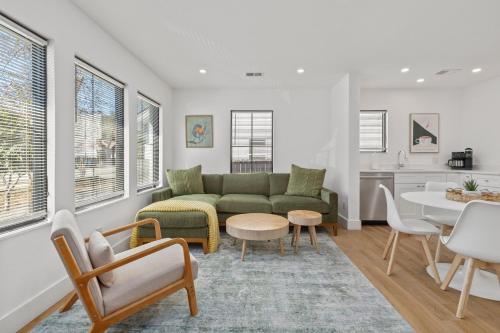 Suite Magnolia II, Hot Tub & Pet Friendly – khách sạn tại West Ashley