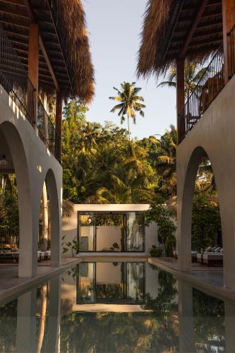 Zwembad, Neem - Raw Luxury Boutique Hotel Madiha adults only in Mirissa