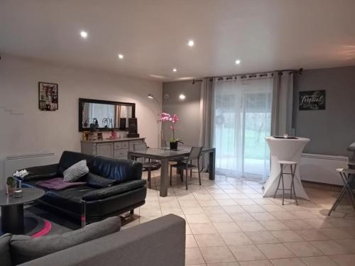 Evasion nature avec spa et piscine - Maison spacieuse à Montpouillan 47200 (Evasion nature avec spa et piscine - Maison spacieuse a Montpouillan 47200) in Auros