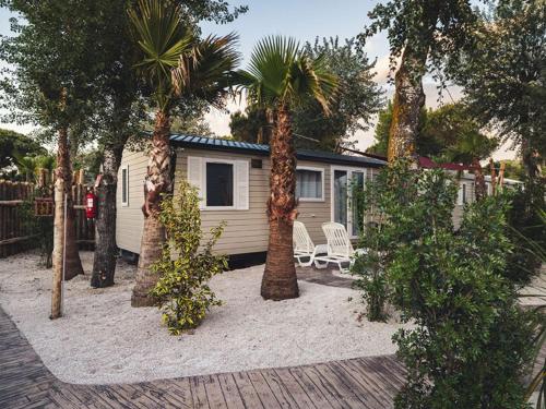Mobil-home 6 pers avec terrasse à Agde - API-1-52-830