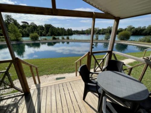 Chalet Confort 4 Pers avec Terrasse - API-1-52-866 in Saint-Vincent-de-Lamontjoie