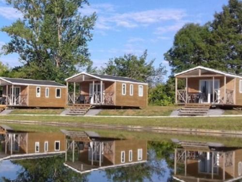 Chalet Confort 4 Pers avec Terrasse - API-1-52-866 in Saint-Vincent-de-Lamontjoie