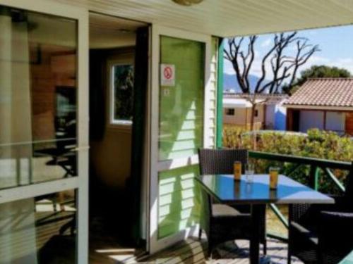 Cozy Mobil Home avec Terrasse pour 2 à La Seyne-sur-Mer - API-1-52-929