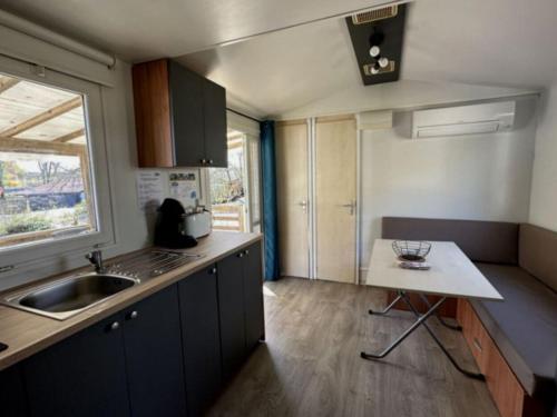 Mobil home cosy avec terrasse, 2 chambres à Lamontjoie - API-1-52-1007 (Mobil home cosy avec terrasse, 2 chambres a Lamontjoie - API-1-52-1007) in Saint-Vincent-de-Lamontjoie