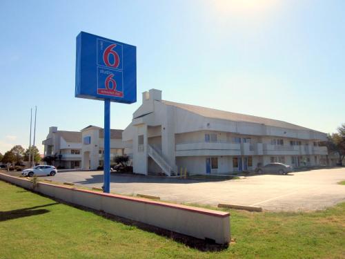 Studio 6  Irving, TX - Irving DFW Airport East - 출입구
