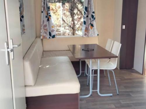 Mobil-Home 2 Chambres avec Terrasse - API-1-52-1325 in Vielmur-sur-Agout