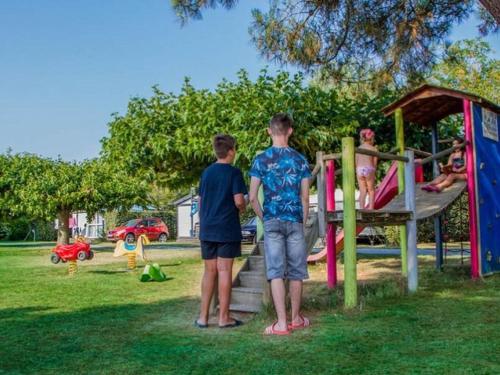 Mobil-Home 2 Chambres avec Terrasse - API-1-52-1325 in Vielmur-sur-Agout