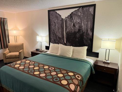 Super 8 by Wyndham Selma/Fresno Area - image 11