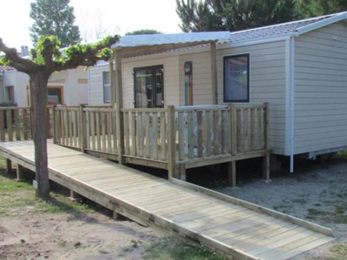 Mobil-home PMR 4 pers avec terrasse - API-1-52-1430