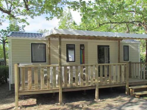 Mobil-home 31m² avec terrasse - 3 chambres, 6 couchages - API-1-52-1428