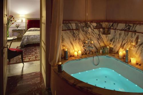 Book the Queen Room with Spa Bath Queen Room with Spa Bath