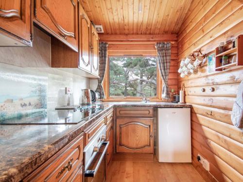 virtuve, Lochside Log Cabin in Golspija