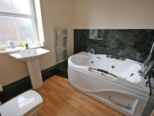 Exterior view, Harbour Lodge in Amble