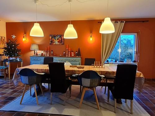 Gîte éco-village rénové, climatisé, animaux acceptés - FR-1-584-393 (Gite eco-village renove, climatise, animaux acceptes - FR-1-584-393) in Mars-la-Tour